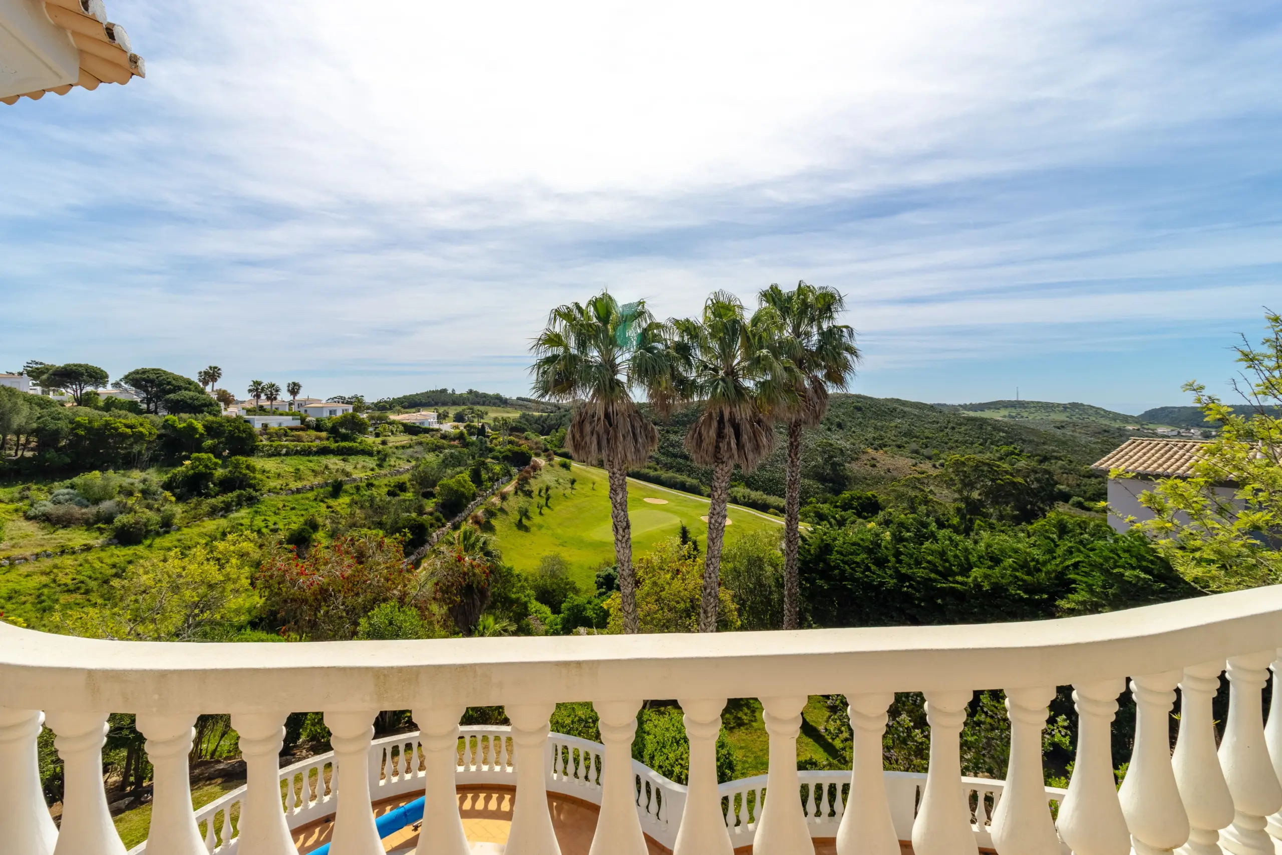 Concierge arranging airport transfers and guest experiences for an Algarve holiday rental