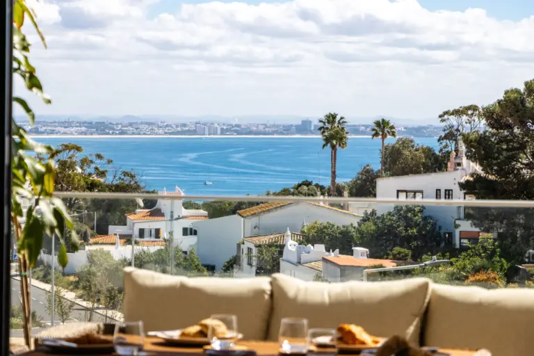 guest-communication-algarve-holiday-rentals-2026