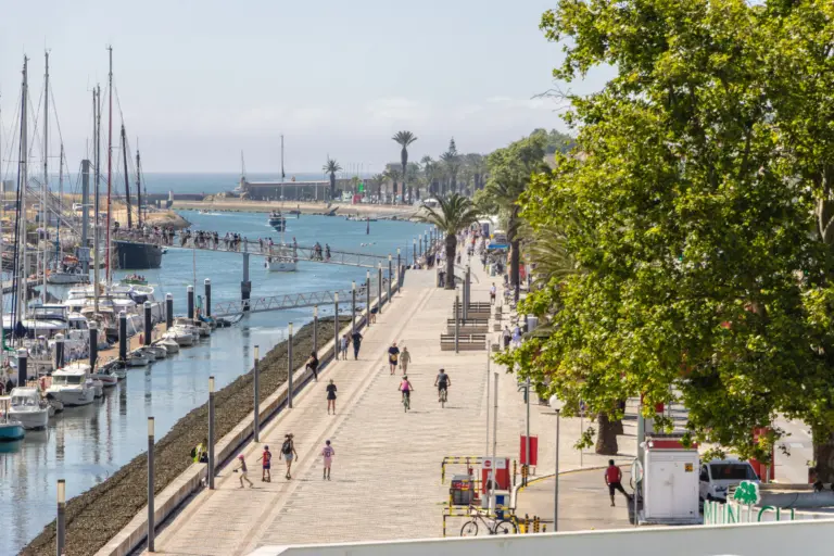 Algarve holiday let cancellation policy and rental revenue in 2026